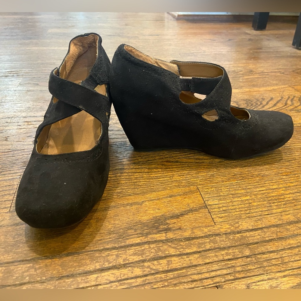 Black suede-like heels, women’s 7.5